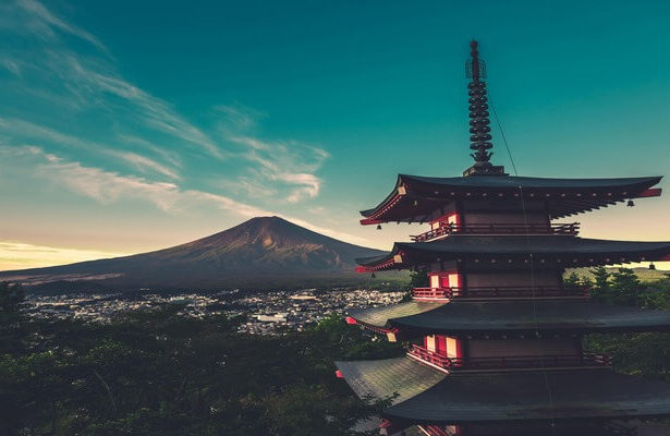 why is everyone traveling to japan in 2025