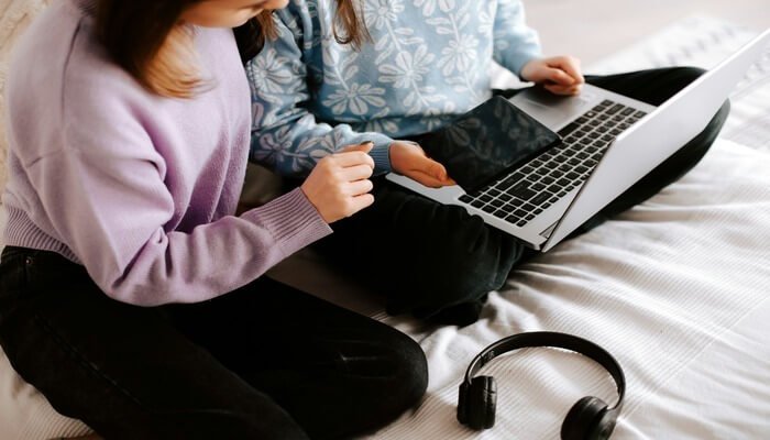 Keep kids entertainment on the Go